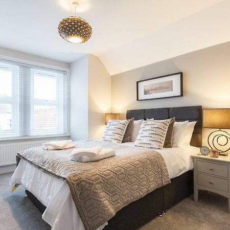 Апартаменты Stylish Town Centre House - 300Mbps, Parking & Sunny Decking Борнмут Экстерьер фото