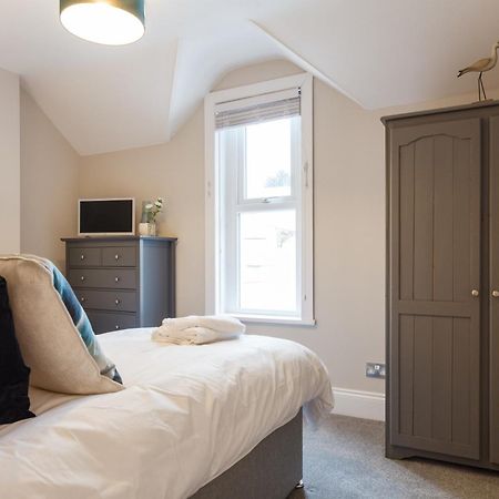Апартаменты Stylish Town Centre House - 300Mbps, Parking & Sunny Decking Борнмут Экстерьер фото