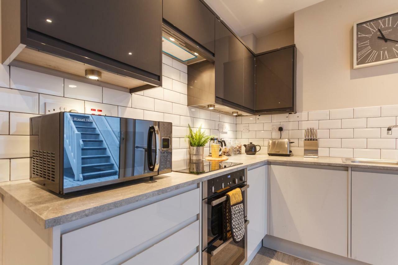 Апартаменты Stylish Town Centre House - 300Mbps, Parking & Sunny Decking Борнмут Экстерьер фото
