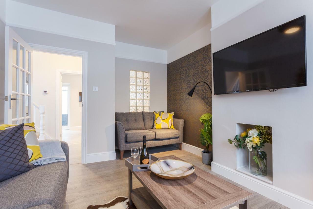 Апартаменты Stylish Town Centre House - 300Mbps, Parking & Sunny Decking Борнмут Экстерьер фото