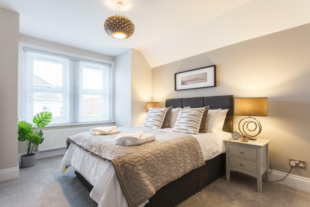 Апартаменты Stylish Town Centre House - 300Mbps, Parking & Sunny Decking Борнмут Экстерьер фото