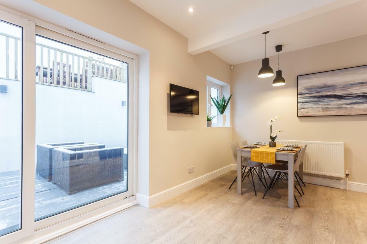 Апартаменты Stylish Town Centre House - 300Mbps, Parking & Sunny Decking Борнмут Экстерьер фото