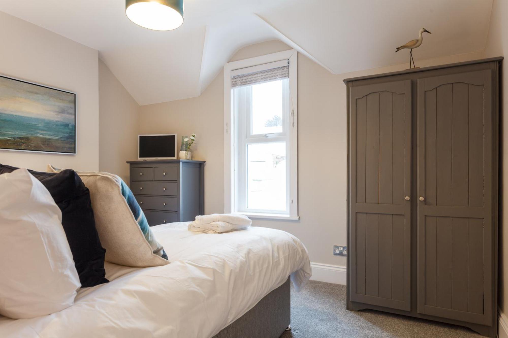Апартаменты Stylish Town Centre House - 300Mbps, Parking & Sunny Decking Борнмут Экстерьер фото