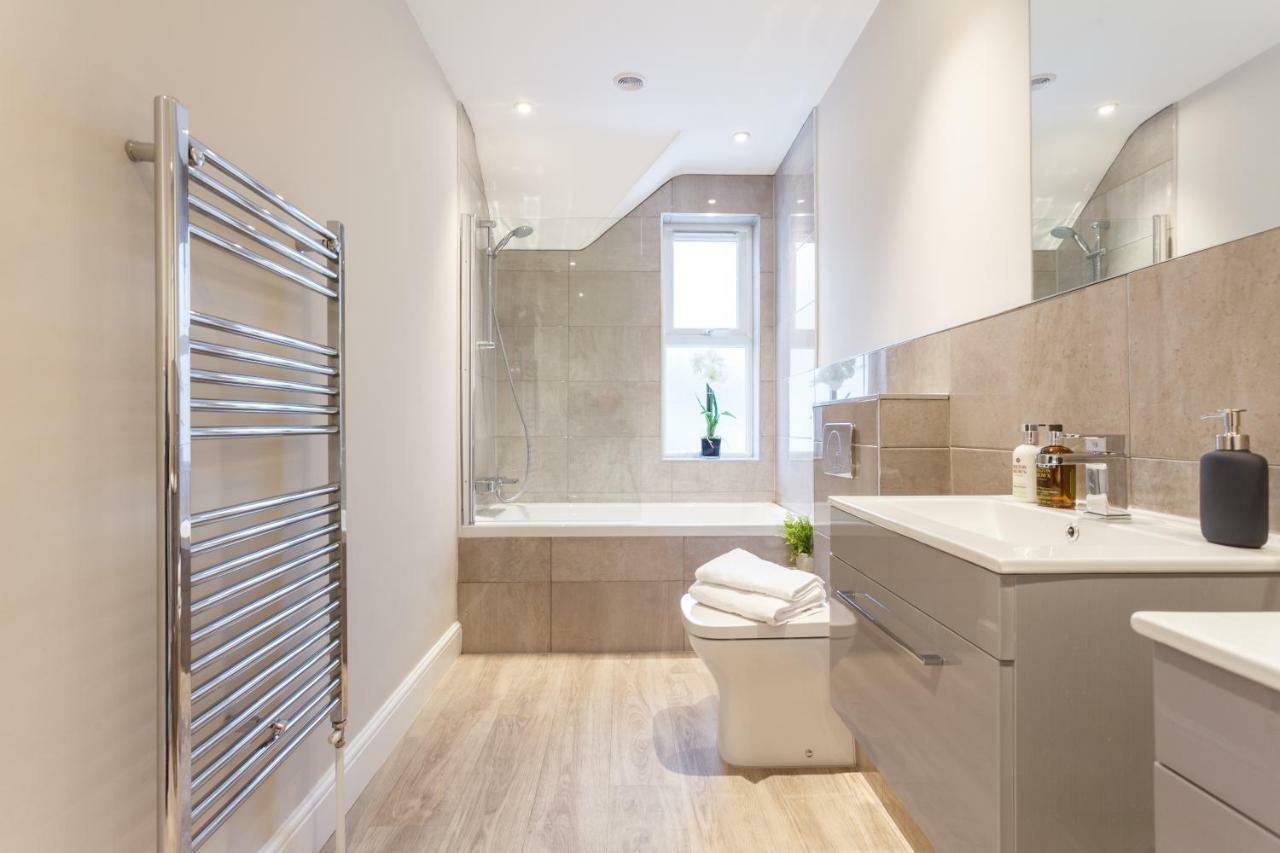 Апартаменты Stylish Town Centre House - 300Mbps, Parking & Sunny Decking Борнмут Экстерьер фото