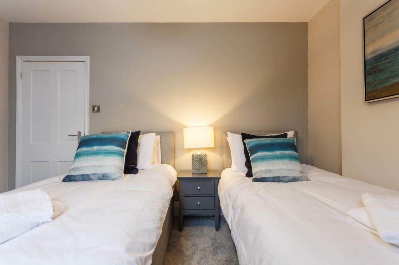 Апартаменты Stylish Town Centre House - 300Mbps, Parking & Sunny Decking Борнмут Экстерьер фото